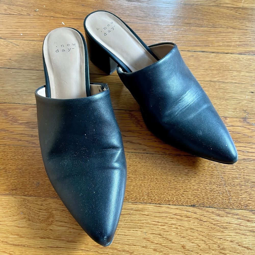 FREE SHIPPING 🖤Black point toe mules